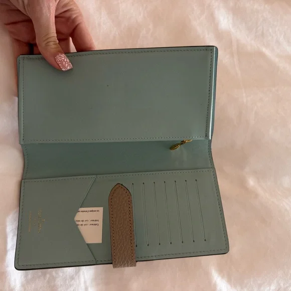 Louis Vuitton Vertical Wallet - Picture 6 of 9